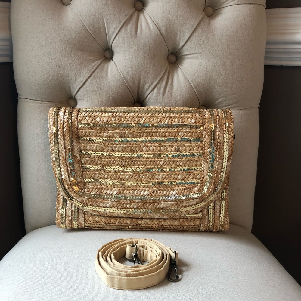 Crossbody/clutch convertible straw bag